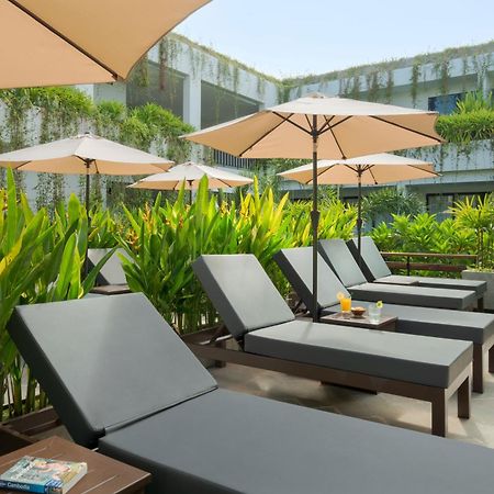 Eightfold Urban Resort Sziemreap Kültér fotó Pool Deck