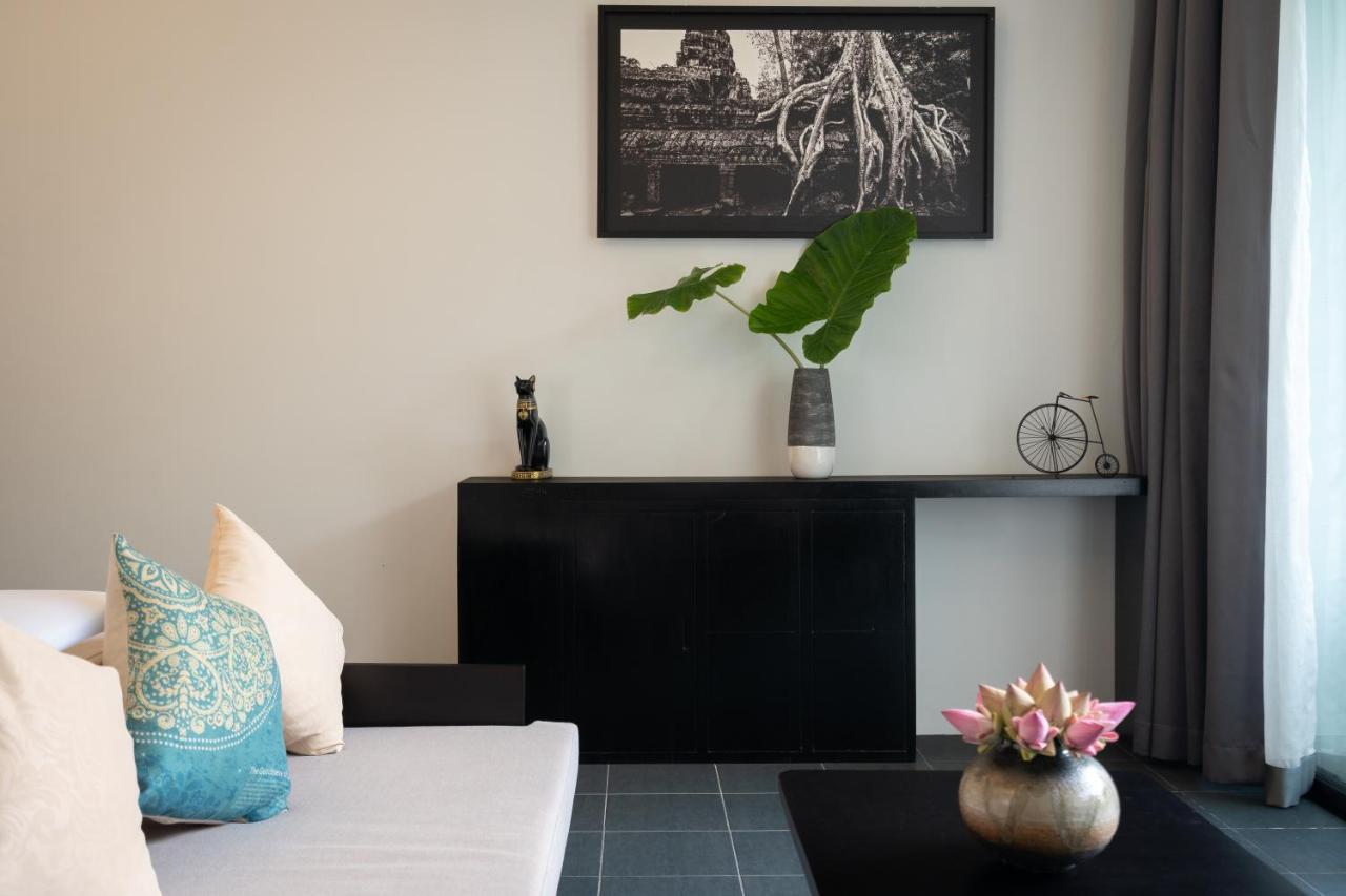 Eightfold Urban Resort Sziemreap Kültér fotó A living room in a modern house