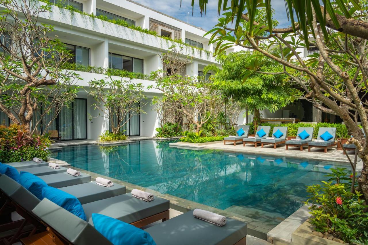 Eightfold Urban Resort Sziemreap Kültér fotó The hotel's pool