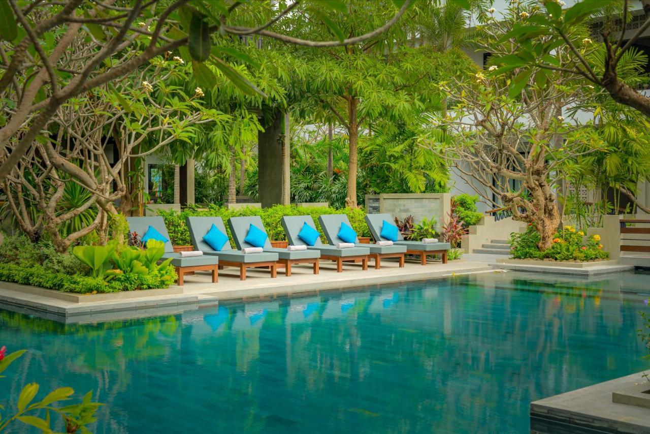 Eightfold Urban Resort Sziemreap Kültér fotó The swimming pool at The Sukhothai