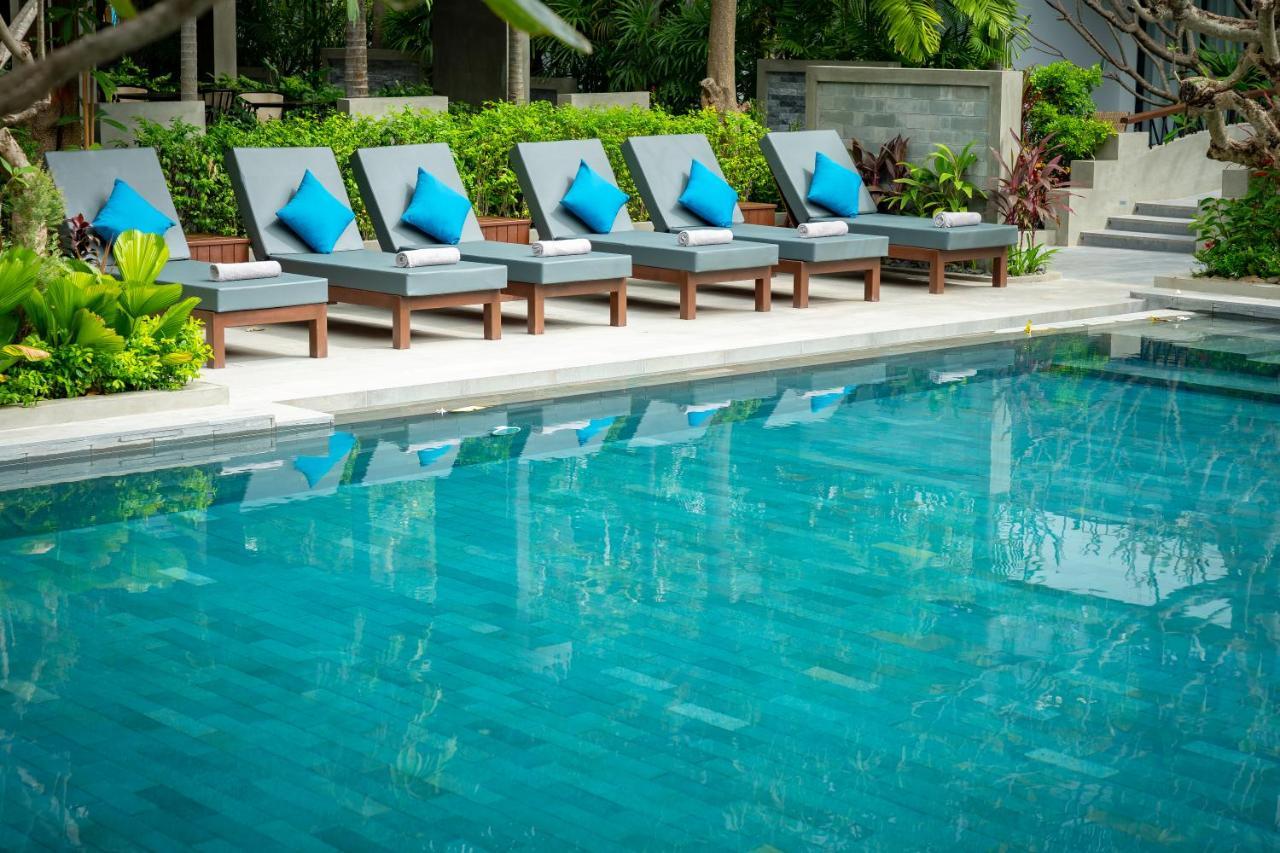 Eightfold Urban Resort Sziemreap Kültér fotó Pool at the hotel
