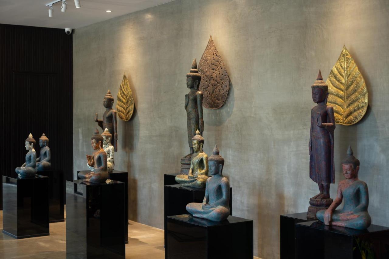 Eightfold Urban Resort Sziemreap Kültér fotó A collection of Thai and Laotian art
