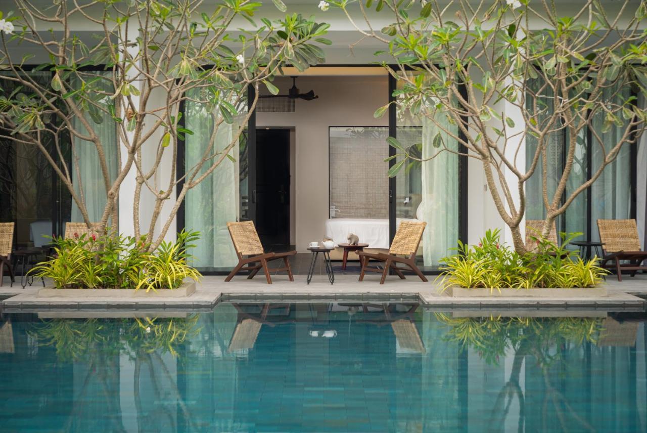 Eightfold Urban Resort Sziemreap Kültér fotó The pool at the hotel
