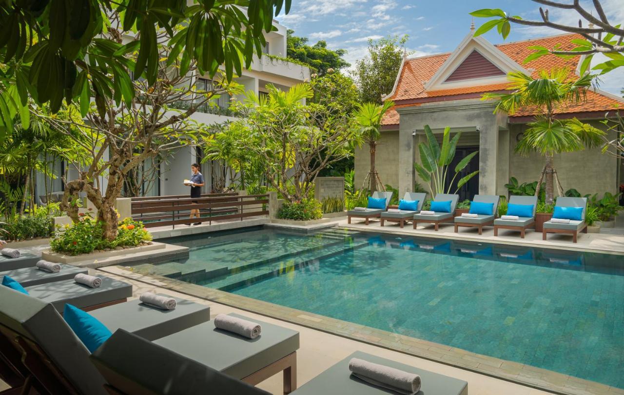 Eightfold Urban Resort Sziemreap Kültér fotó The swimming pool at The Library