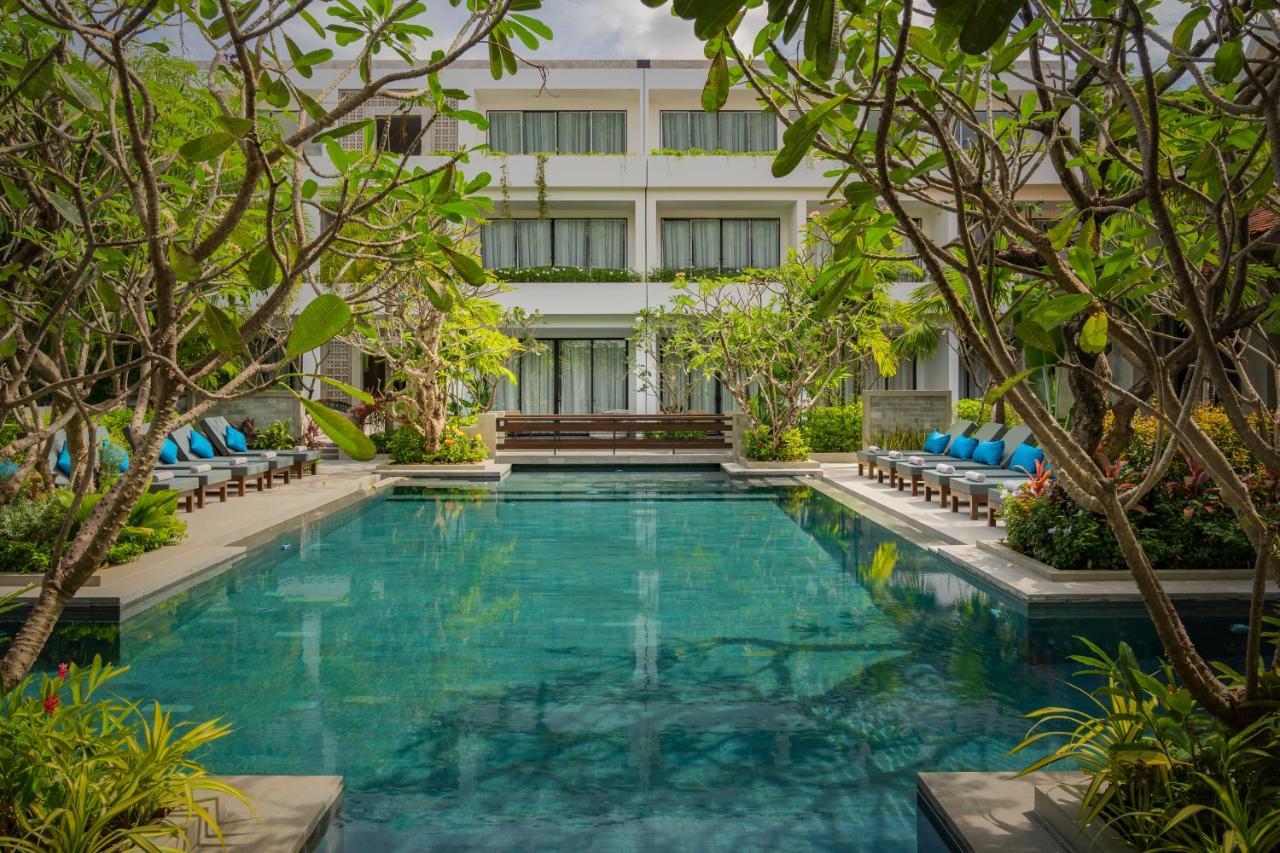 Eightfold Urban Resort Sziemreap Kültér fotó The hotel's swimming pool