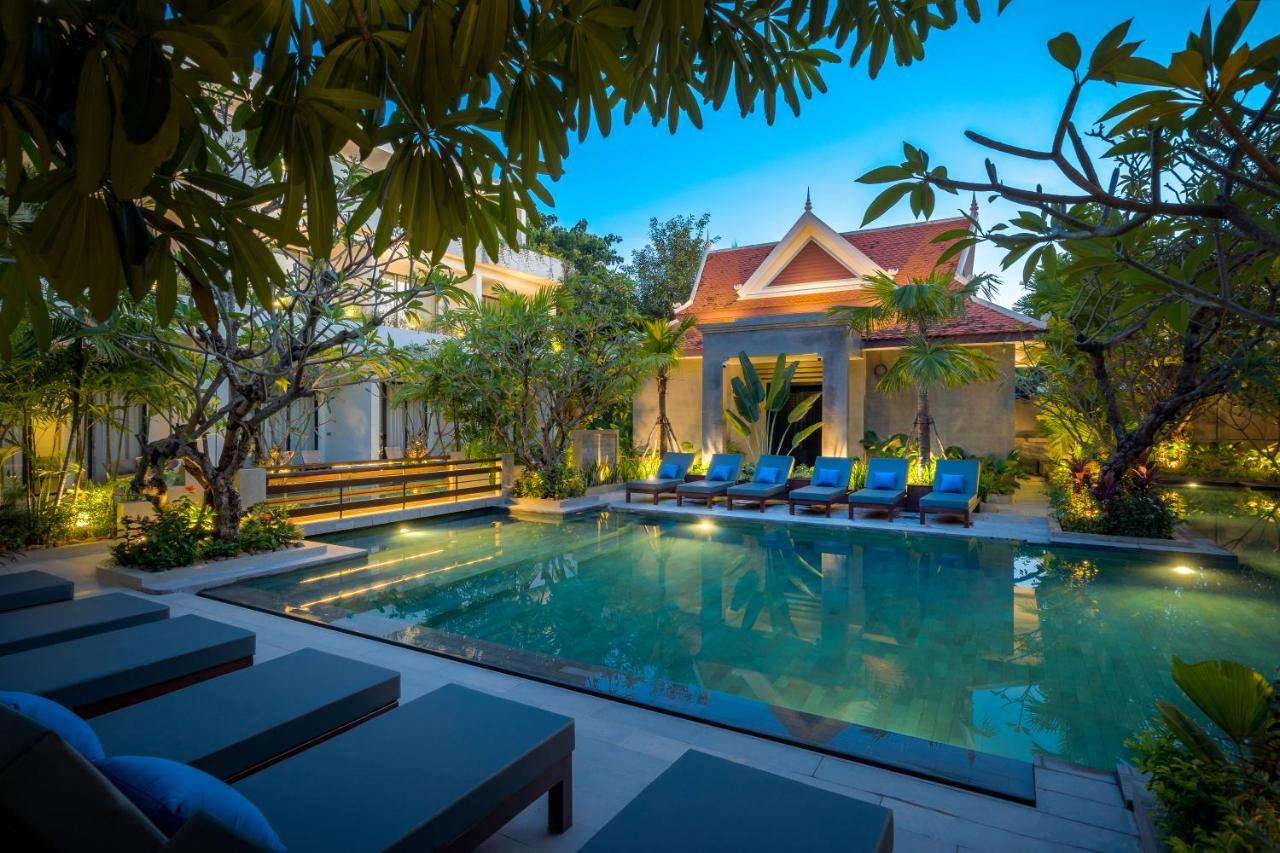 Eightfold Urban Resort Sziemreap Kültér fotó The hotel's swimming pool