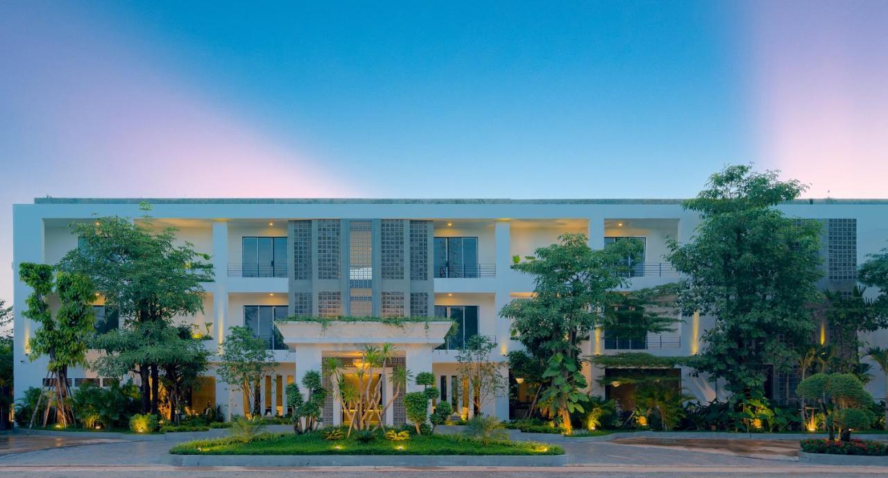 Eightfold Urban Resort Sziemreap Kültér fotó The 137 Pillars Hotel