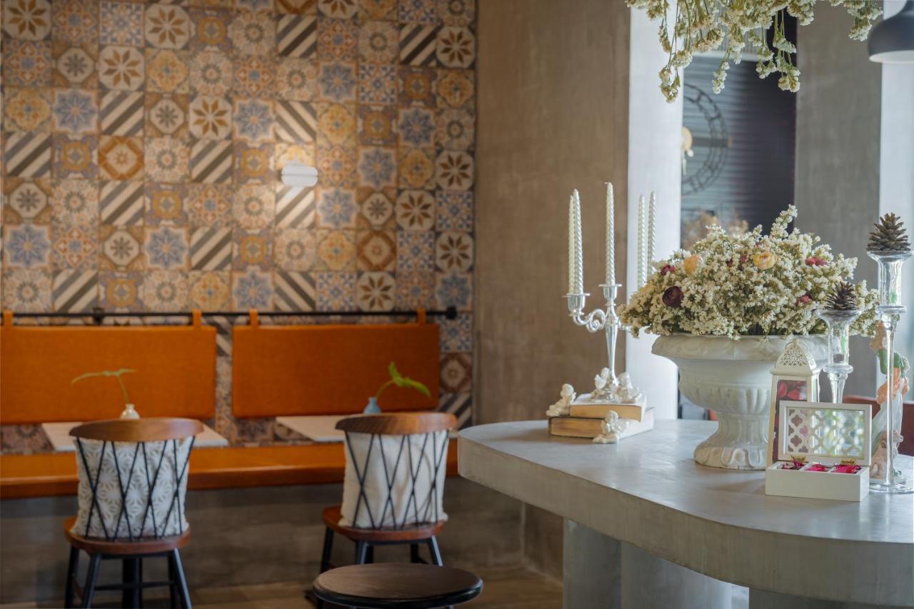 Eightfold Urban Resort Sziemreap Kültér fotó Interior of the restaurant