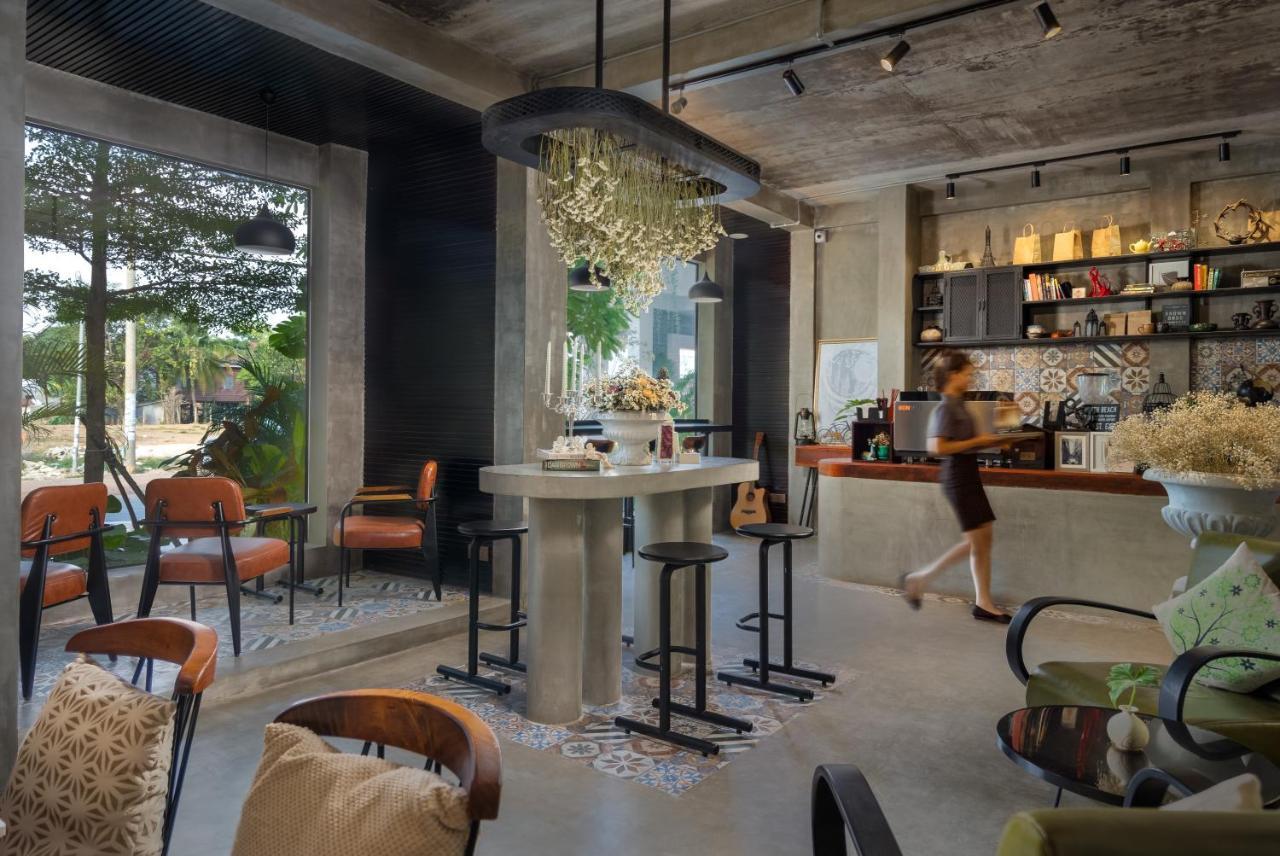 Eightfold Urban Resort Sziemreap Kültér fotó Interior of a coffee shop in Bangkok, Thailand