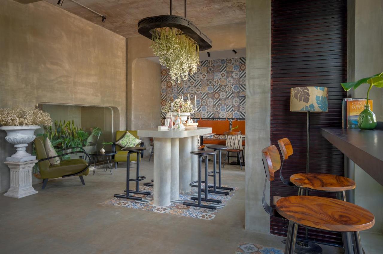 Eightfold Urban Resort Sziemreap Kültér fotó The interior of the restaurant