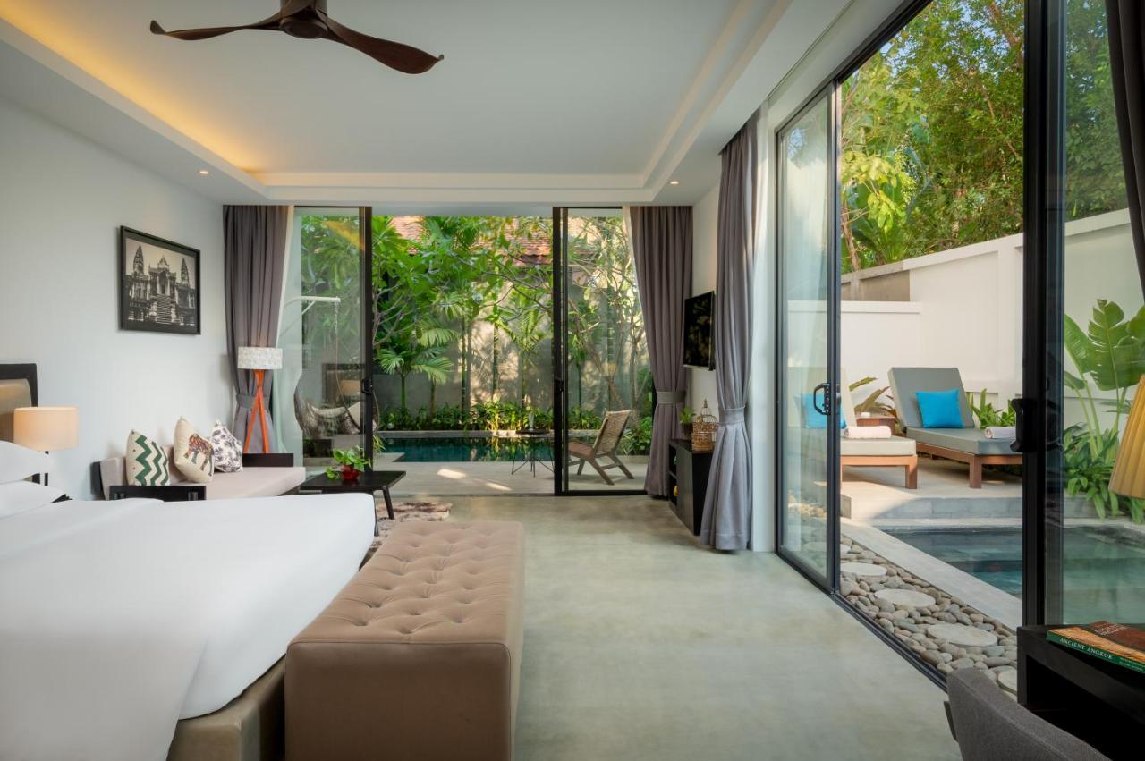 Eightfold Urban Resort Sziemreap Kültér fotó A pool villa at The Village Phuket
