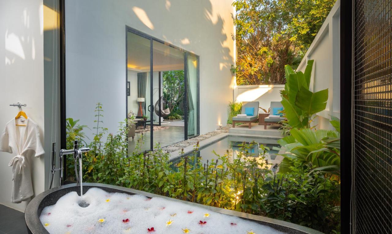 Eightfold Urban Resort Sziemreap Kültér fotó A private spa at a hotel