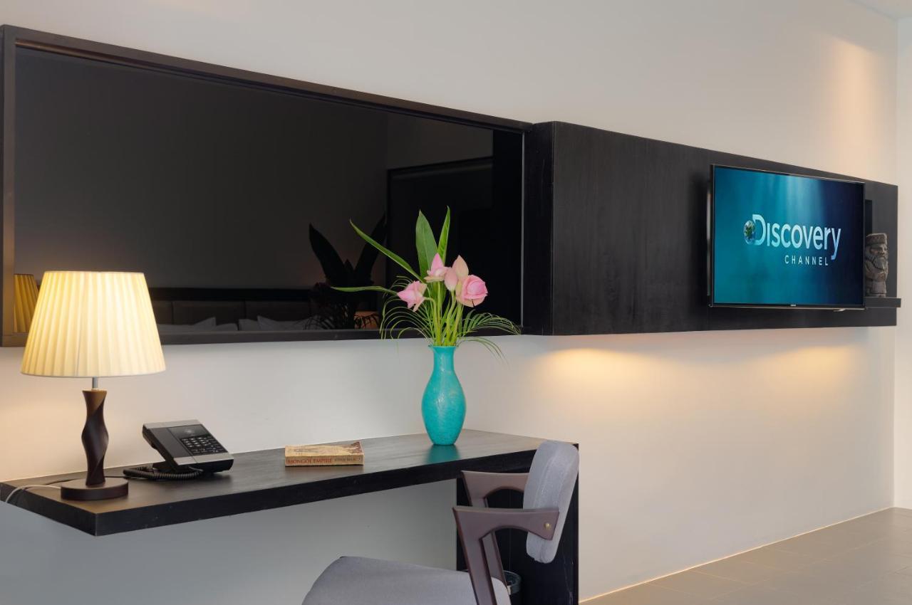 Eightfold Urban Resort Sziemreap Kültér fotó Discovery Suites Amenity Area