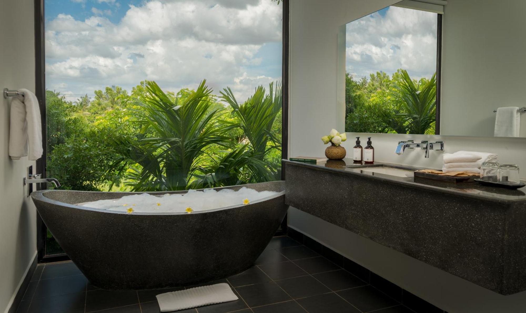 Eightfold Urban Resort Sziemreap Kültér fotó Bathroom at the Bvlgari Hotel, Mexico City