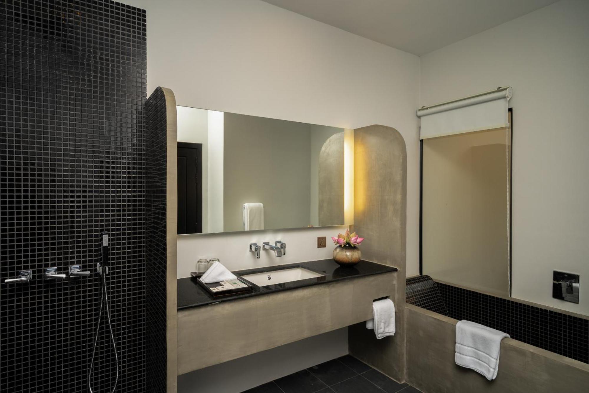 Eightfold Urban Resort Sziemreap Szoba fotó Bathroom