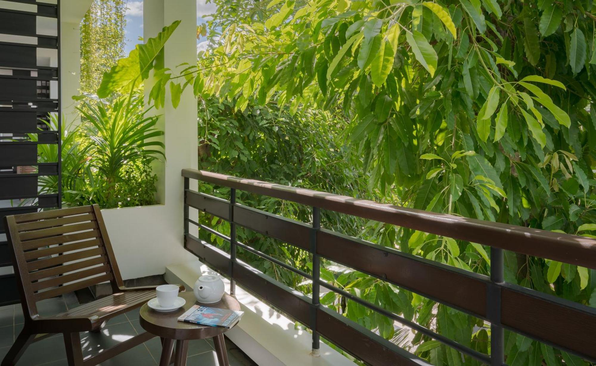 Eightfold Urban Resort Sziemreap Szoba fotó A balcony